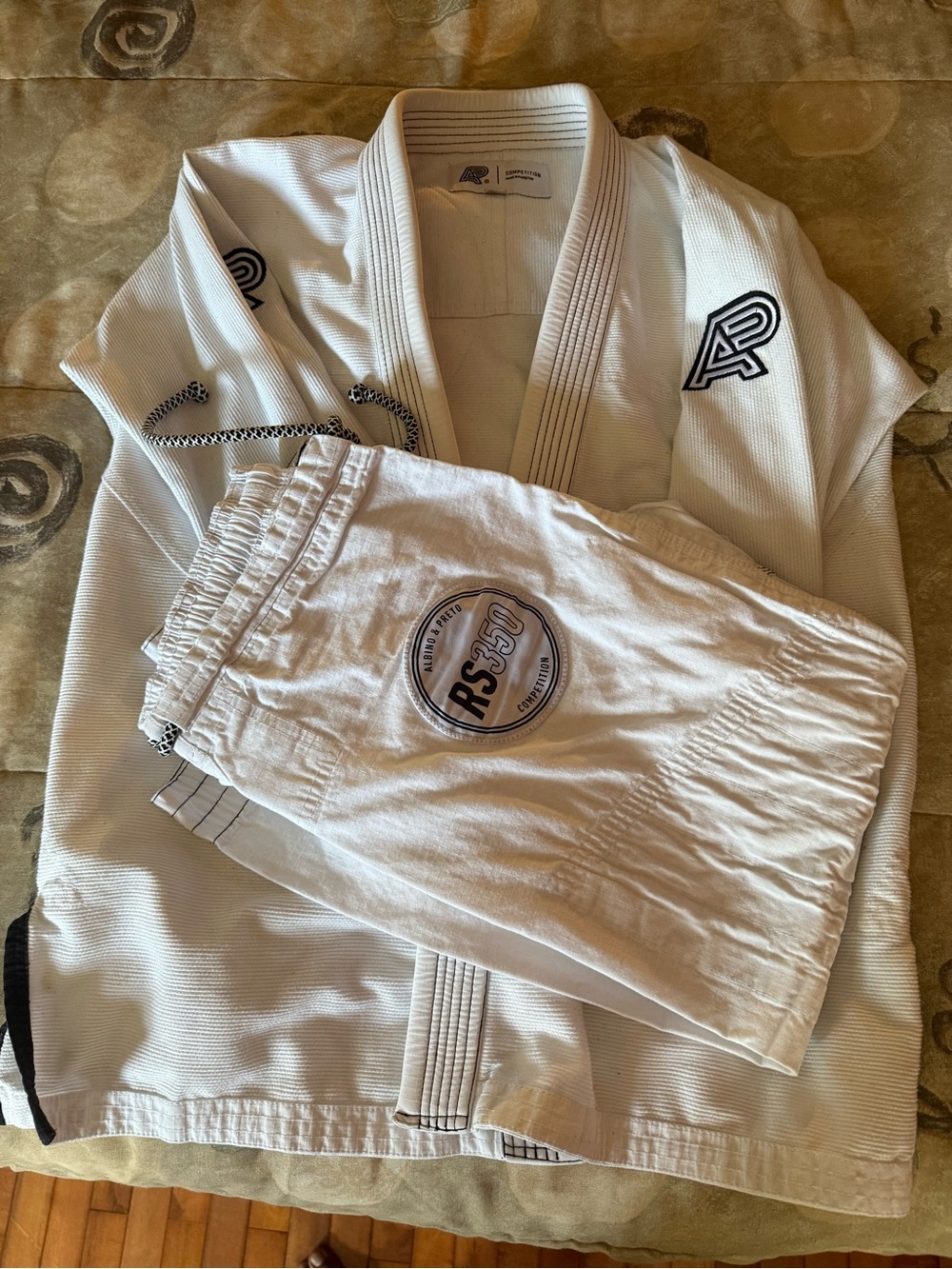Albino & Preto BJJ Gi